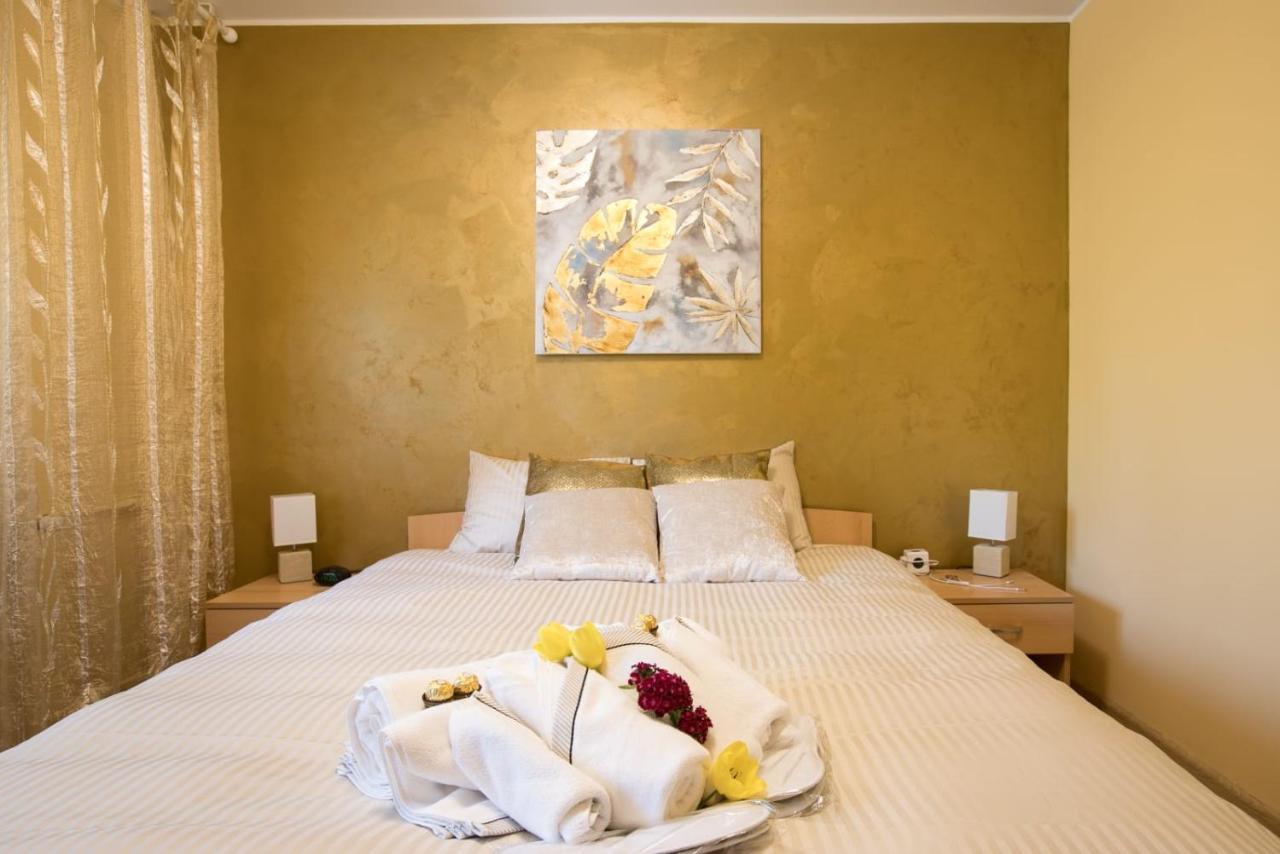 Golden Apartment Baneasa Bucureşti Exterior foto