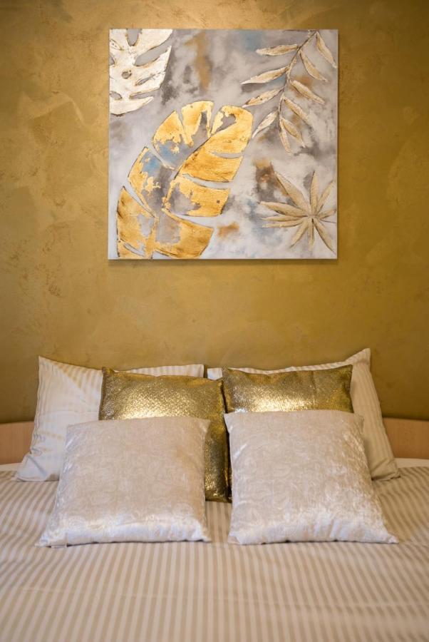Golden Apartment Baneasa Bucureşti Exterior foto